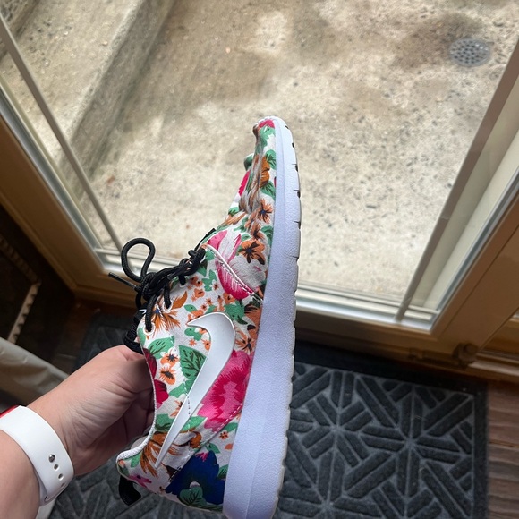 Nike Roshe Run Floral Running - Picture 4 of 9